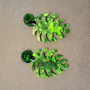 ⭐ 2/$10 or 3/$12 Zenzii green lucite earrings in palm leaf shape